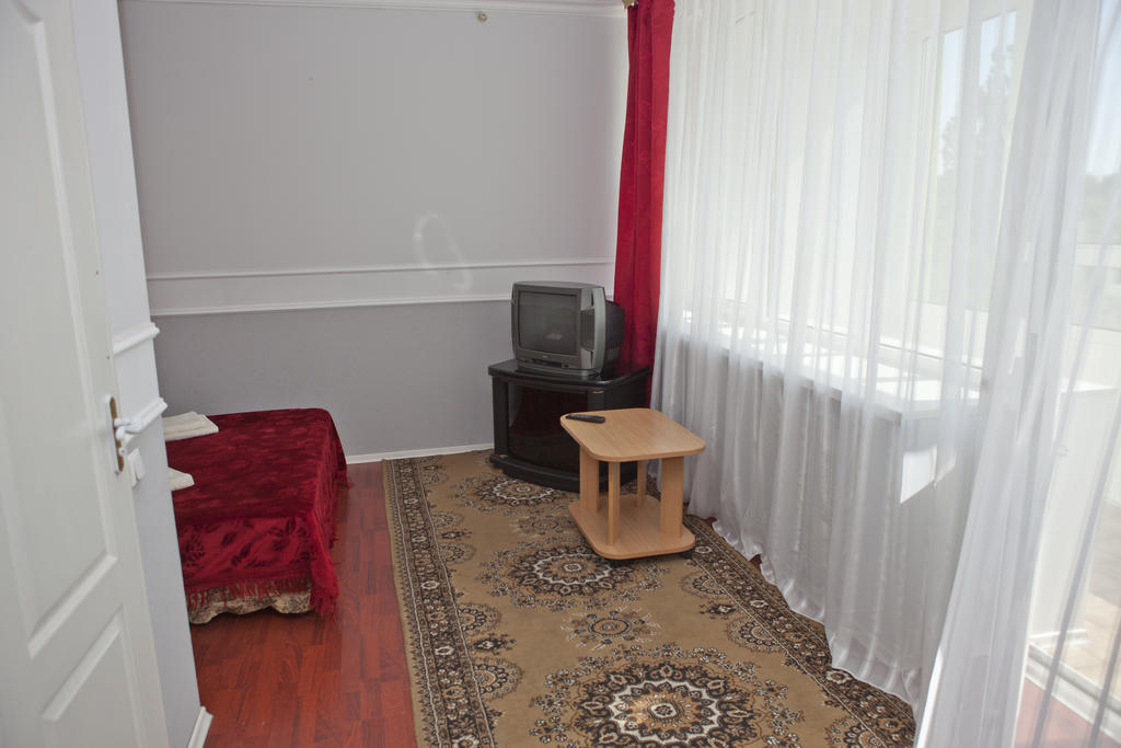 Pectoral On Khortytsia Hotel Zaporizhia Ruang foto