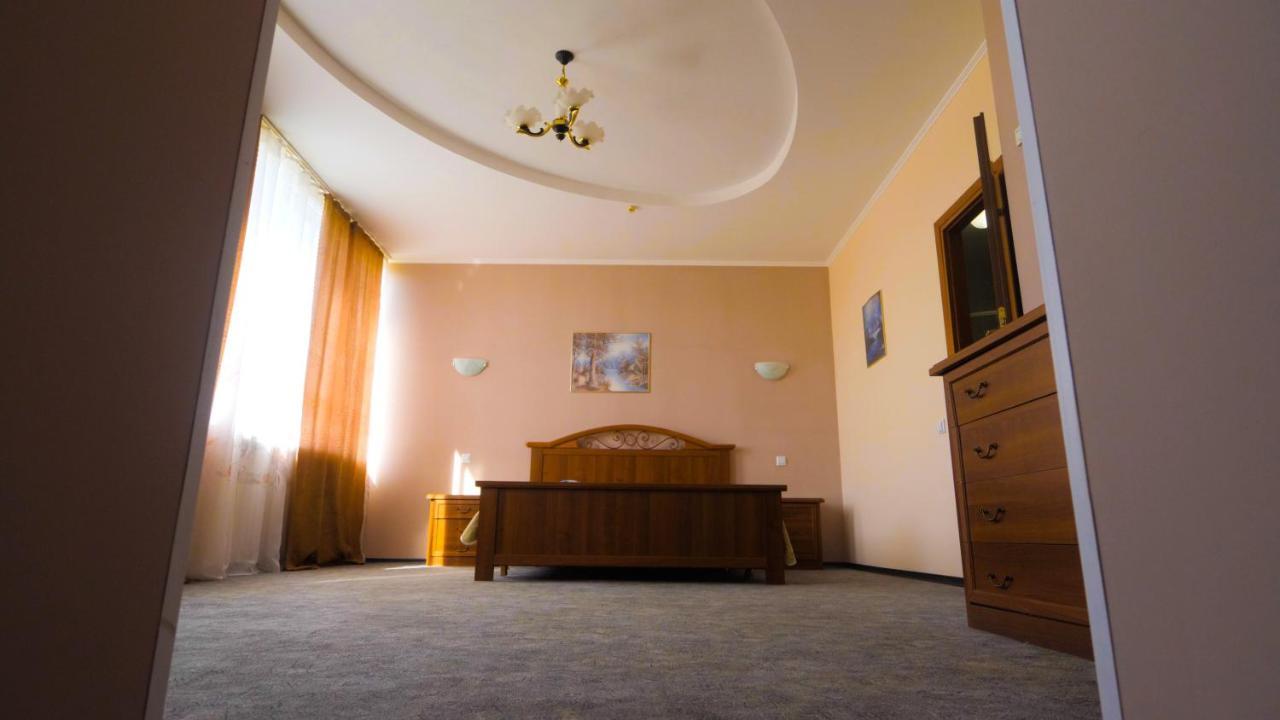 Pectoral On Khortytsia Hotel Zaporizhia Bagian luar foto